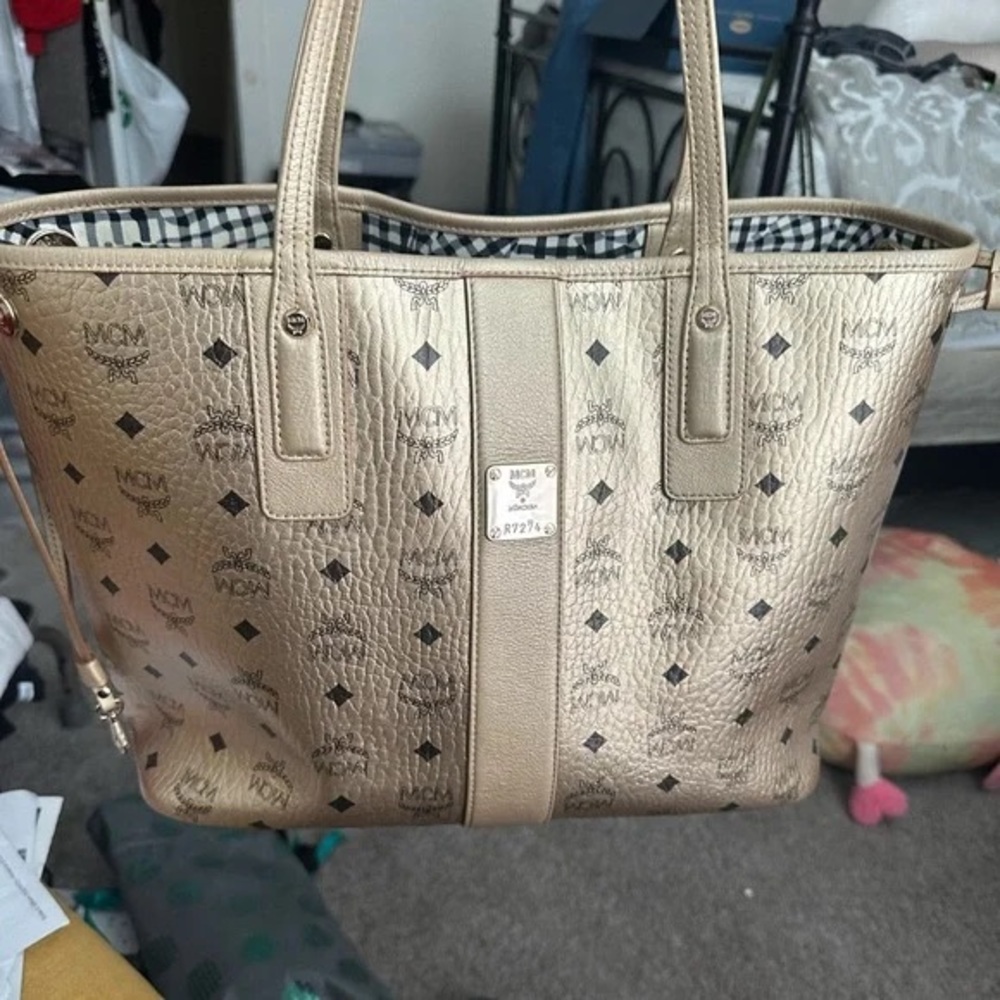 Authentic Classic MCM monogram
**Condition: Preowned excellent condition